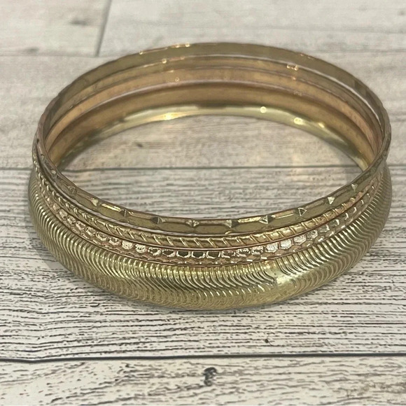 Set of 4 gold tone bangles - Picture 2 of 6